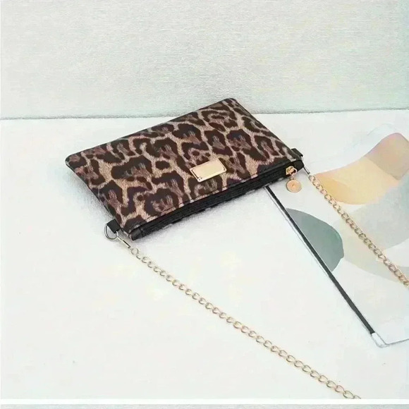 Bohemian Shoulder Bag with Leopard Print and Chain Strap - Picture 5 of 5